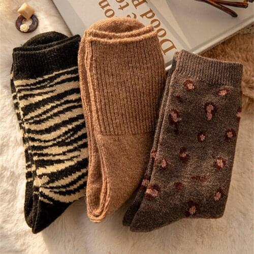 2021 Caramella Wool Socks 3 Pairs/Lot Retro Series Khaki Leopard Print Pattern Women Socks Warm Thicken Mid tube Socks Winter