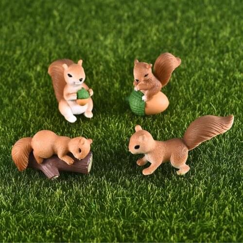 4pcs/Set Lovely Squirrel Family Model Cartoon Animal Figurine Dollhouse Cake Home Decor Miniature Fairy Garden Decoration