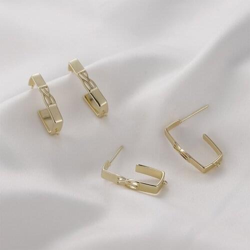 QTOUYE Stud Earrings