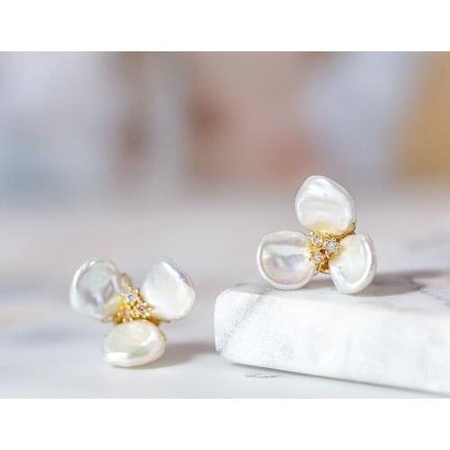 Vanssey Stud Earrings