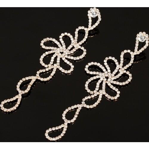 YFJEWE Fashion Vintage Long Earrings For Women Elegant Rhinestones Long Chandelier Earrings Wedding Jewelry Party Gift E390