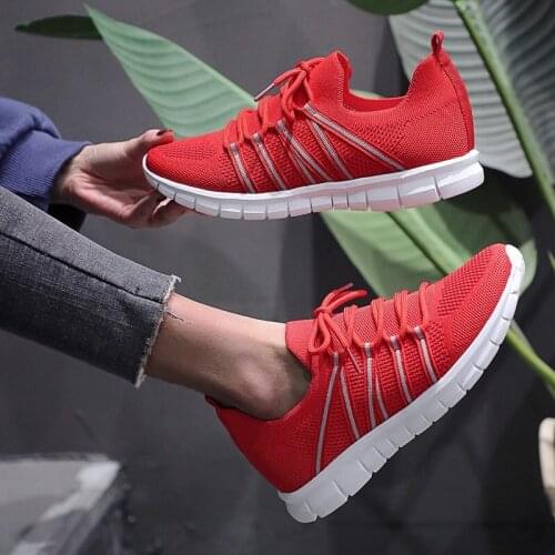 2021 Womens Sports Shoes Fashion Spring New Womens Thick Sole Running Casual Breathable Mesh Couple Chunky Casual Shoes