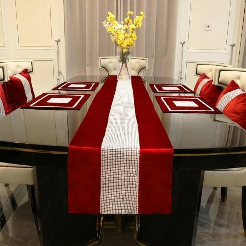 Fashion Modern Table Runner with Diamond Luxury Red Wedding Table Decorations Velvet Tablerunner Narrow Tablecloth Table Flag