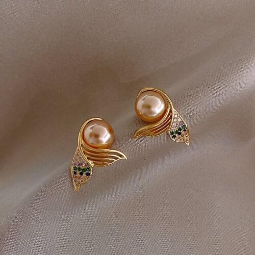 Pearl earrings 2020 new fashion earrings Korean temperament mermaid earrings simple and elegant exquisite fashion stud earrings