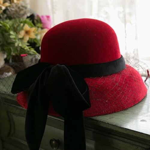 FS 2021 Red Mesh Dome Hat With Veil Fedoras Caps Hats For Women British Style Banquet Wedding Church Hats Lady Derby Cloche Cap