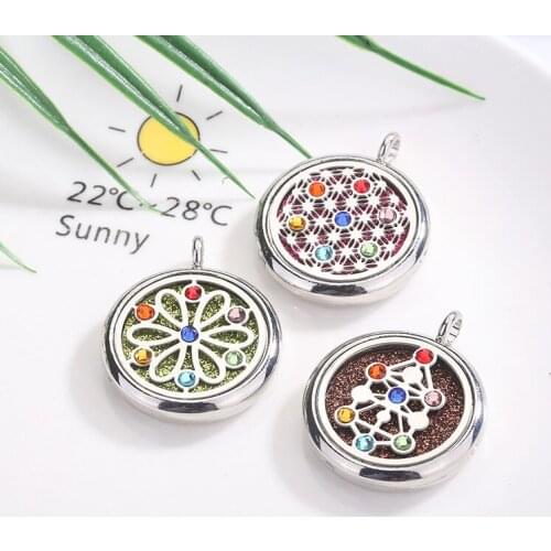 Fashion stainless steel aromatherapy essential oil diffuser, home living room decorations, perfume pendants, desk decorations