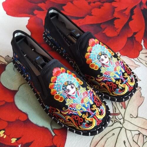 Classic Embroidered Casual Shoes Women Flats Shoes Fashion Slip On Women Canvas Loafers Shoes Chinese Ethnic Couple Cloth Shoes