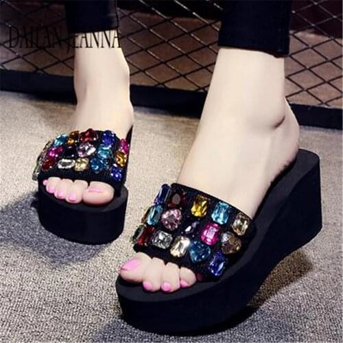 2019 outside wear skid flat bottom slipper female version fashionable leisure slipper thick platform sweet beach woman shoes new