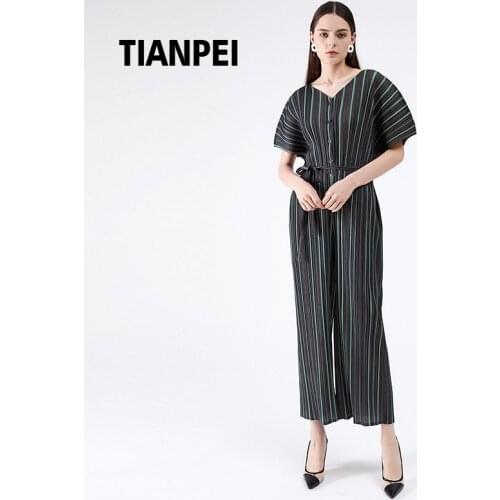 Miyake Pleated jumpsuit women summer 2020 overalls cardigan button loose shoulder V-neck black jumpsuit green line beauty