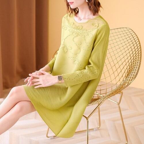 Pleated Embroidered Mothers Dress 2020 Autumn New Womens Folding Dress