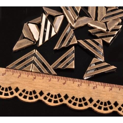 50Pcs Metal Book Corner Scrapbooking Accessories Trilateral Bronze Corner Protectors Albums Menus Crafts DIY For Box Decor C1732
