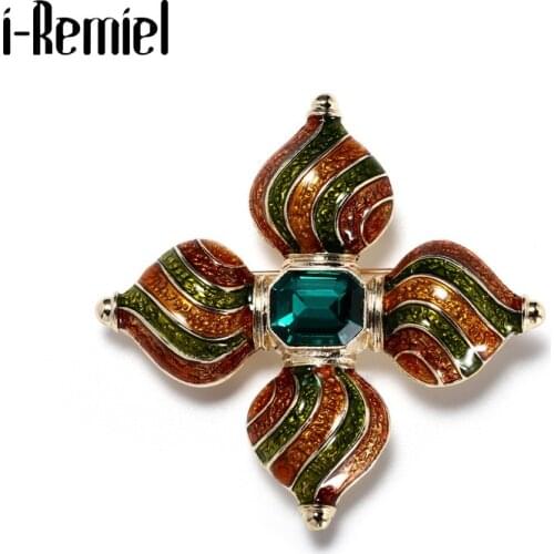 Vintage Palace Cross Brooch Vintage Green Rhinestone Brooches for Women Exotic Jewelry Enamel Pin Party Casual Accessories Gifts