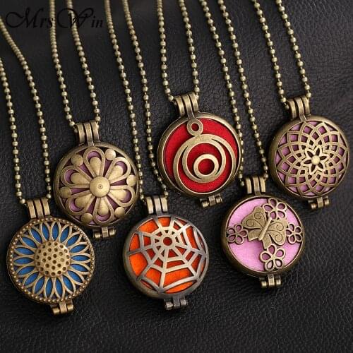 Aroma Diffuser Necklace Open Vintage Antique Bronze Lockets Pendant Perfume Essential Oil Aromatherapy Locket Necklace for Women