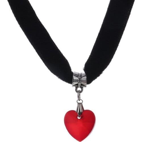 2021 Free Shipping Heart Shaped Pendant Harajuku Retro Lace Short Necklace Christmas Present Womens Jewelry Clothing Accessor