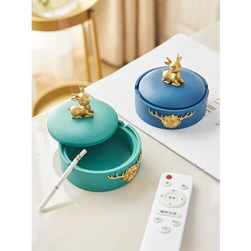 Cute Golden Deer Resin Ceramic Ashtray Windproof Large Capacity Car Ashtray with Lid Living Room Office Decoration Birthday Gift
