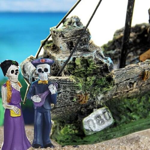 Small Net Pirate Boat / Aquarium with Skeletons Aquarium Decoration / Shelter / Hip Hop House / Resin Boat