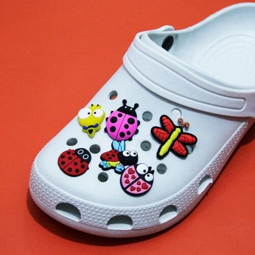 Single Sale 1 Piece Of Animal PVC Shoes Charm Shoe Buckle Accessories Cute Bee Shoes Decorated Crocodile Gibbs Kids Party X-Mas