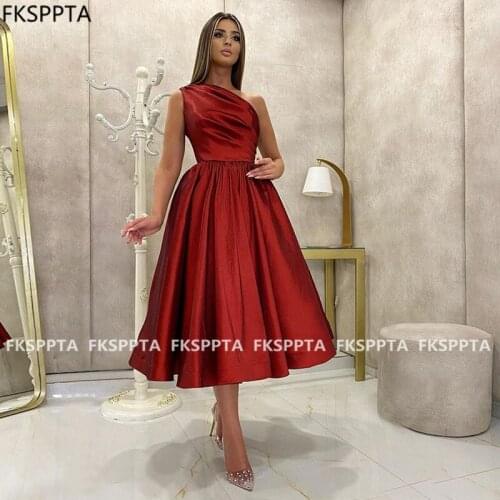 2021 Short Prom Dresses Burgundy One Shoulder Pleats Satin Girls Wedding Party Dress Wholesale Plus Size Prom Gowns