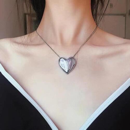 Love Pendant Necklace Minimalist Style Female Hip Hop Sweater Chain Simple Heart Pendant Clavicle Chain Ladies Accessories