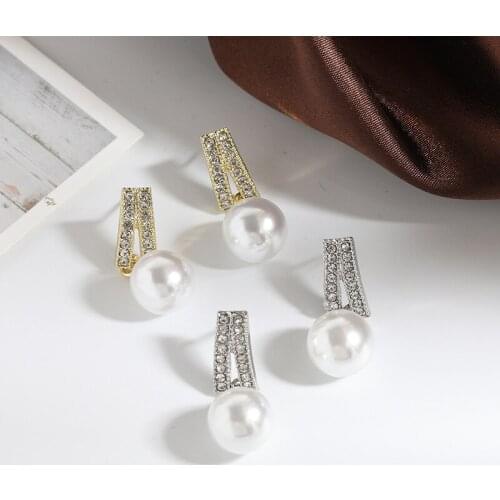 Korean Fashion Earrings Punk New Temperament Earrings Simple And Small Net Red Pearl Crystal Earrings Womens Clothing Sales