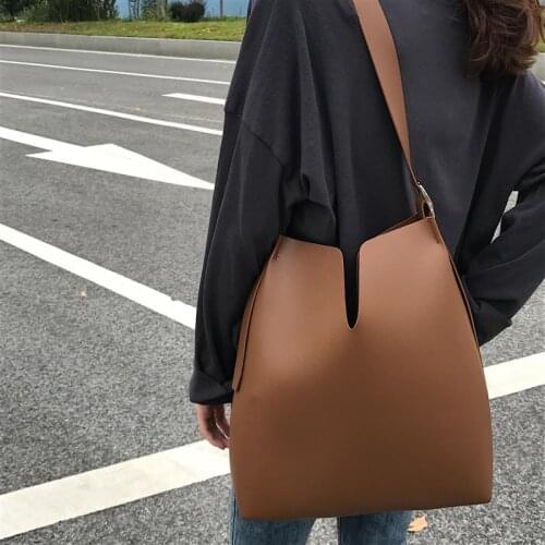 2020 Autumn & Winter New Style South Korea Simple V Shaped PU Leather Adjustable Shoulder Bucket Large Different Size Bags Women