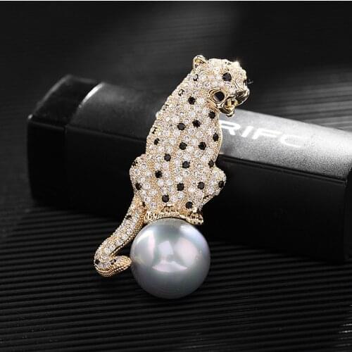 Leopard Brooch Pin with Pearl for Women Men Coat Suit Luxury Cubic Zirconia Wedding Bouquet Brooches Animal Jewelry Gift Broche