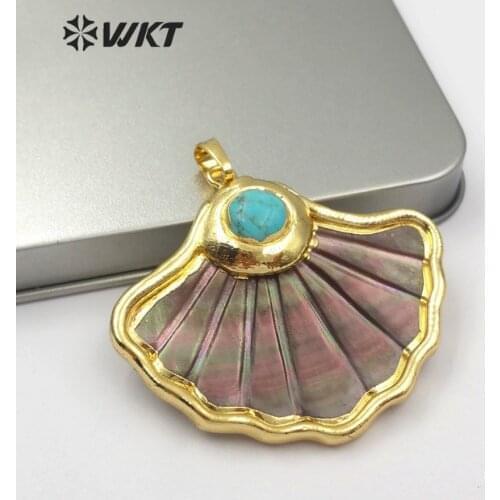 WT-JP102 Bohemian Style Natural Black Shell Fan-Shape Pendant With Gold Decoration For Women To Make Elegant Jewelry
