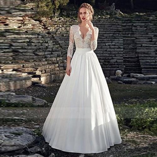 New Fashion V-Neck Lace Wedding Dresses Illusion Back with Bow Custom Made Bridal Dresses Court Train