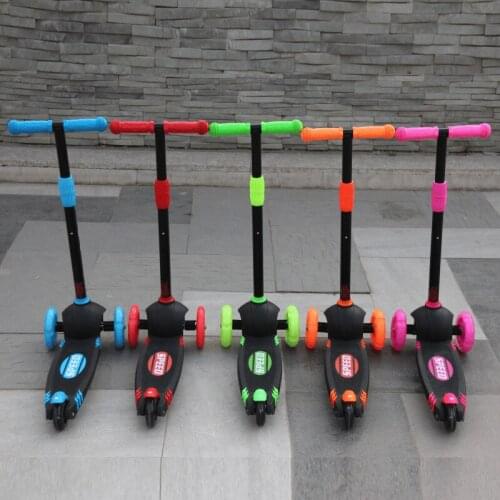 New Non-slip Wear-resistant Liftable And Flashable Three-wheel Aluminum Alloy Childrens Scooter