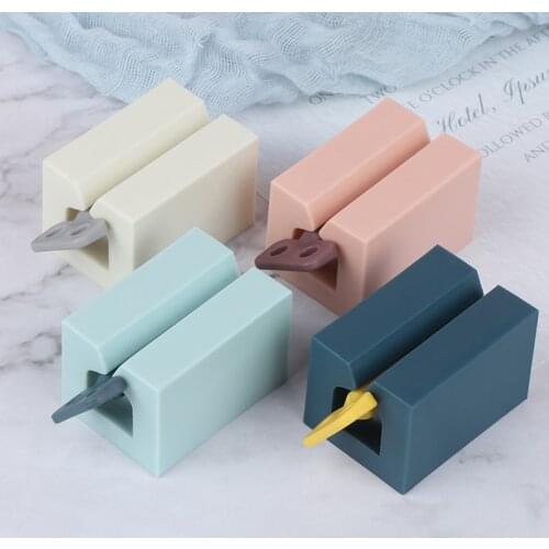 Multifunctional Bathroom Plastic Cream Tube Squeezing Dispenser Rolling Tube Squeezer Tooth Paste Squeezer Toothpaste Dispenser