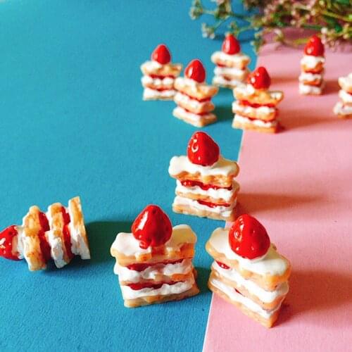 10 pcs strawberry cake/desserts/cream cakes/miniatures food/ cute/fairy garden gnome/moss terrarium decor/figurine/doll house