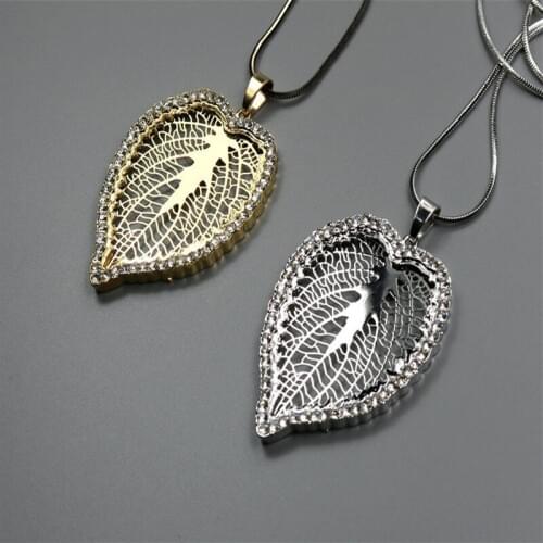 Simple New Women Big Hollow Leaf Pendant Necklace Rhinestone Woman Necklace Fashion Long Sweater Chain Clothing Accessories