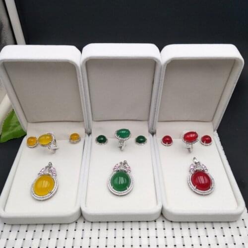 Chrysanthemum set egg noodles yellow green yellow three female models chalcedony necklace S925 silver mosaic goddess dinner gift