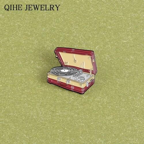 Retro Vinyl Record Player Music Enamel Lapel Pin Classic Audiofile Brooch For Denim jackets Backpack Music Lovers Badge Gift