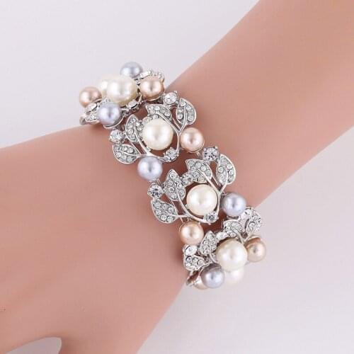 The hot sales are beautifully polished and filled with drill and pearl openings bangles for women