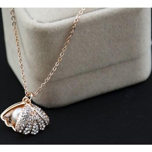 10/20PCS wholesale alloy rhinestone gold tone simple white shell summer necklace charm for women and girl