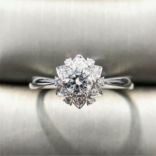 YOUHAOCC New Exquisite Flower Ring Simulation Diamond Zircon Ring Ladies Engagement Ring Banquet Proposal Ring Fashion Ring