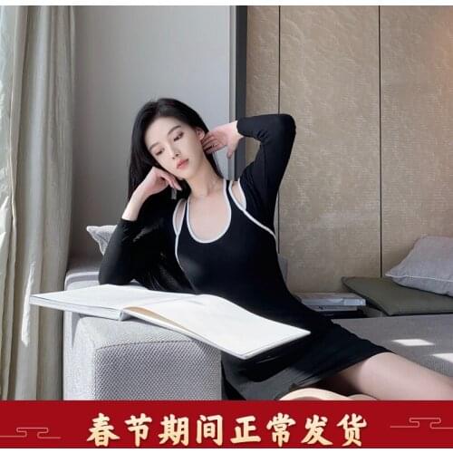 Slim waist with buttocks and overcoat two casual knitted dresses with slim waist and long sleeves