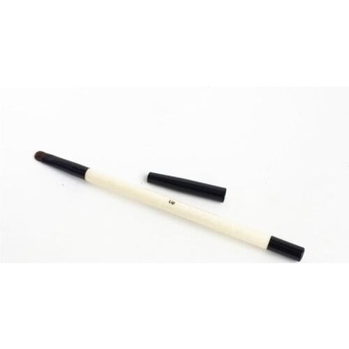 Bdbeauty Wood Handle Lip Brush with Cap - Precision lipstick Stain or Gloss Applicator - Beauty Makeup Brush Blending Tool