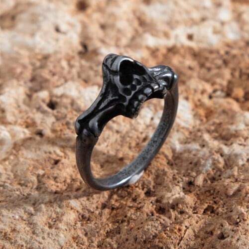 Simple Black Women Skull Ring Stainless Steel Skeleton Finger Ring for Men Punk Biker Jewelry Gothic Christmas Halloween Gift