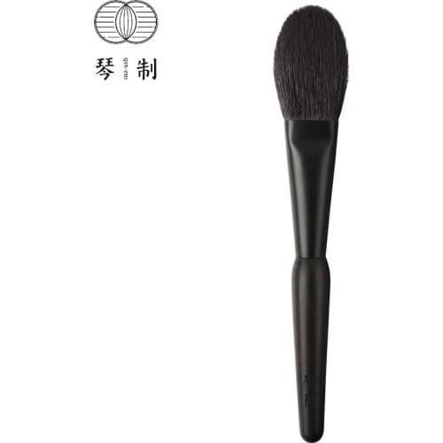 QINZHI Professional Handmade Make Up Brush Z204 Flat Round Blush Brush Soft Saikoho Goat Hair Makeup Brushes