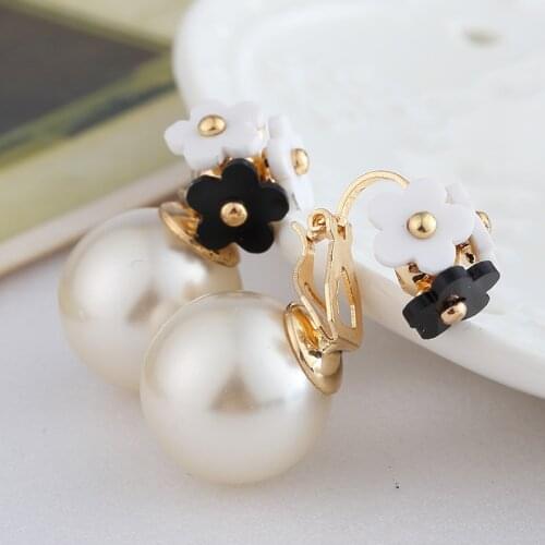 Big Simulated Pearl Flower Shape Clip on Earrings Without Piercing for Women Party Luxury Jewelry Ear Clip