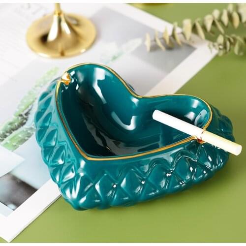 Exquisite dark green heart-shaped ceramic ashtray Fashion office living room decoration loving heart ashtrays