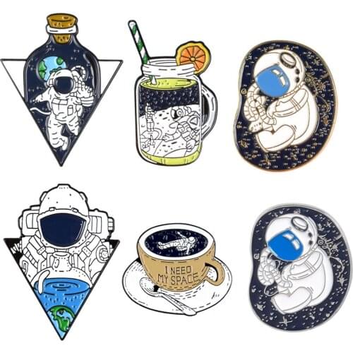 20/Lot Astronaut Badge Alloy Metal Brooch Figures Pin For Lapel Action Toy