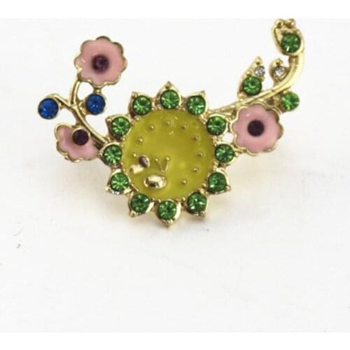 2020 New green pink Enamel Sun flower inlaid green crystal semi-precious stone fashion brooch pin badge