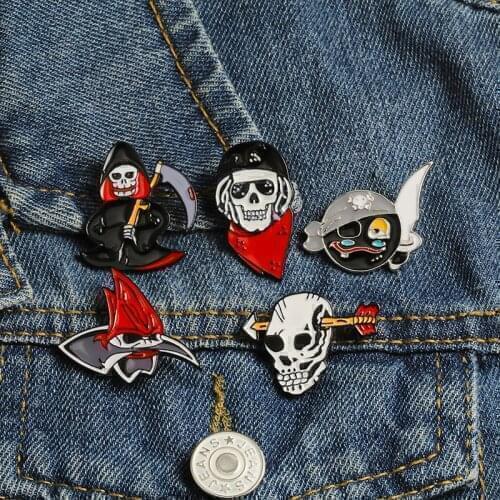 New Punk Skull Enamel Pins Cartoon Gothic Dark Skeleton Pirate Brooch Sickle Lapel Pin Collar Badge Kids Black Halloween Gifts