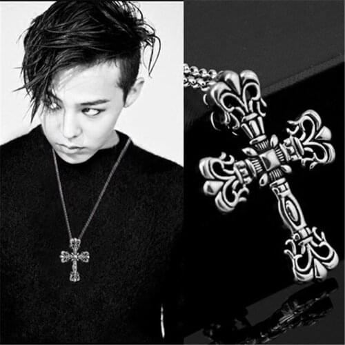 2019 Vintage Personality Scout Flower Cross Pendant Necklace for Men Metal Creative Cross Silver Tone Pendant Long Necklace Men