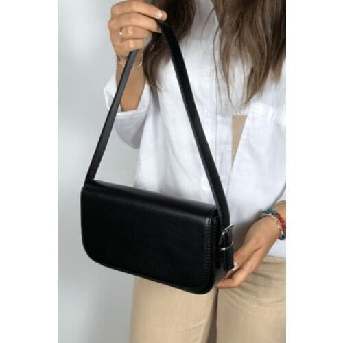 Womens Black Clamshell Shoulder Bag English TV Series Actress Four Seasons Use Suitable For Quality Product