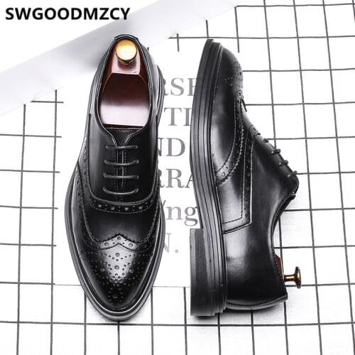 Wedding Shoes Men Formal Coiffeur Luxury Designer Brogue Shoes Men Classic Brand Italian Shoes Men Office Patent Leather Ayakkab