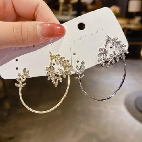 Origin Summer Korean Trendy Sparkly Rhinestone Leaves Clip Earrings for Women Gold Silver Color Alloy Leaf Earring Brincos 2021